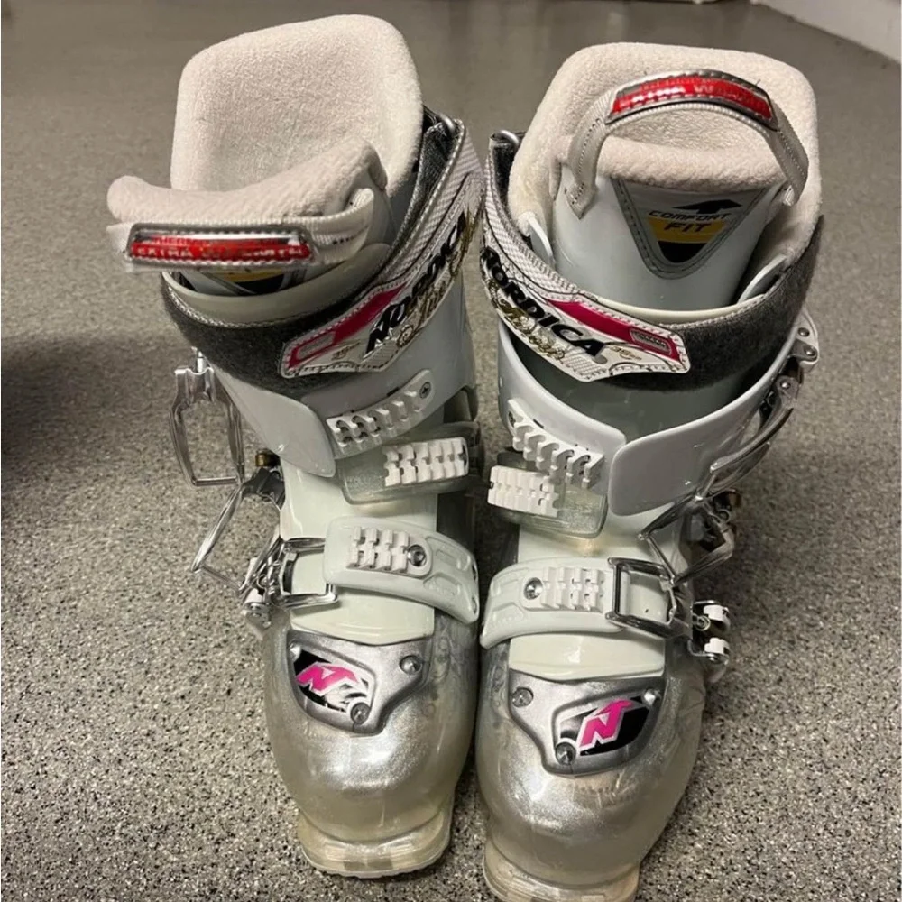 Stylish Women's Winter Ski Boots - Gray and White - Picture 2 of 2